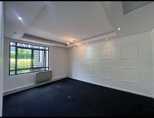 90M² OFFICE TO LET IN HYDE PARK